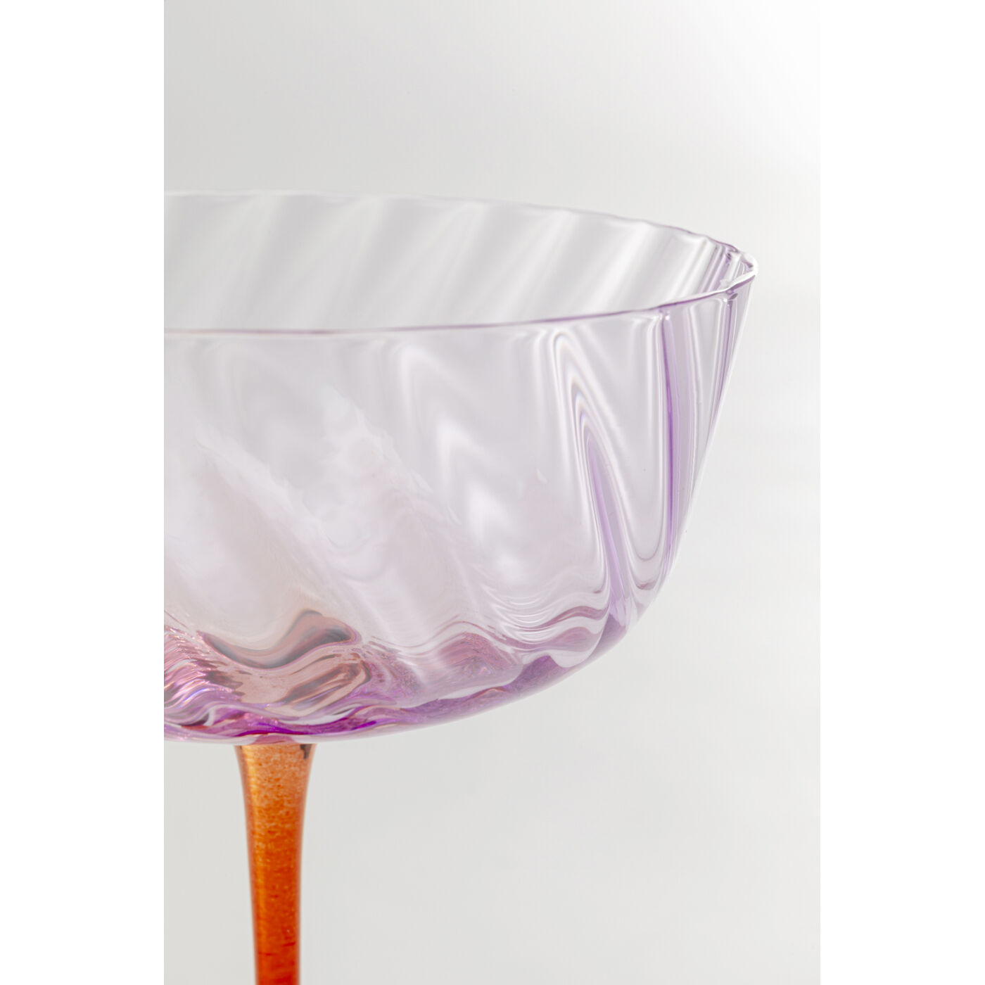Бокал для шампанского Twist 18cm assorted