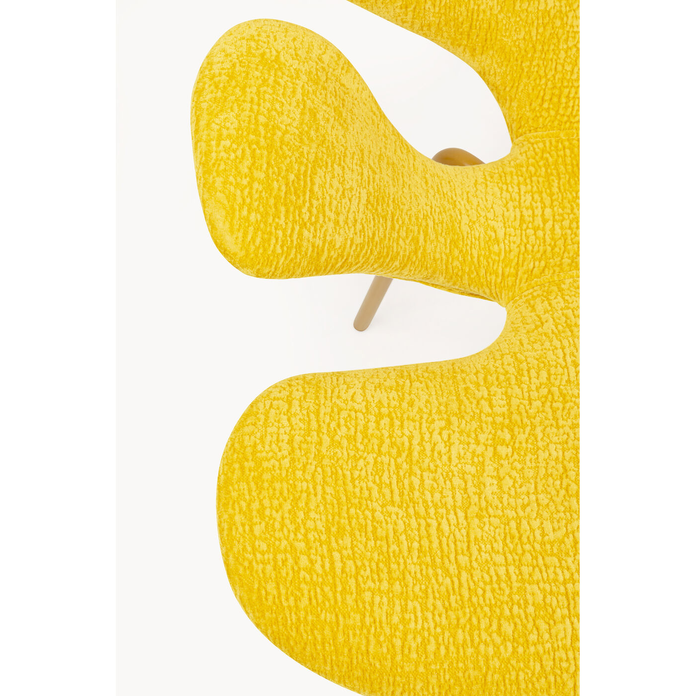 Стул с подлокотниками Soft Petal Yellow Mono