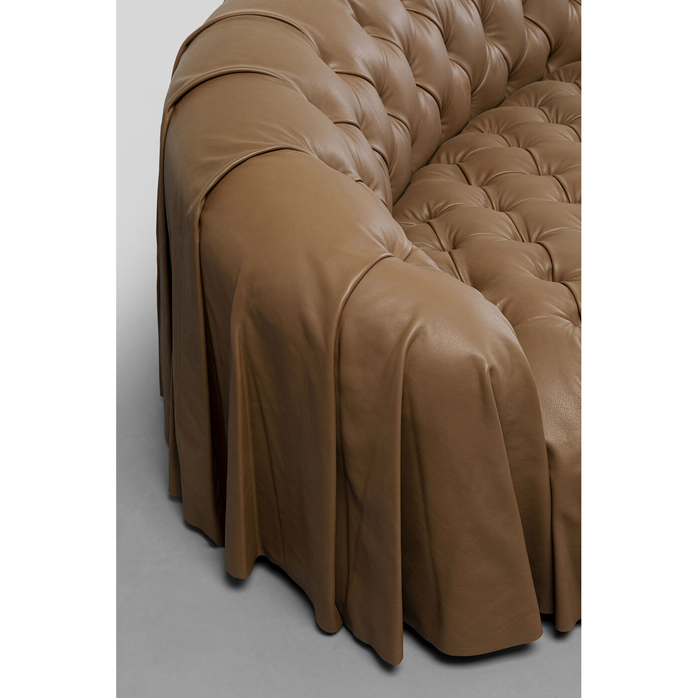 Диван трехместный Drapes 226 см