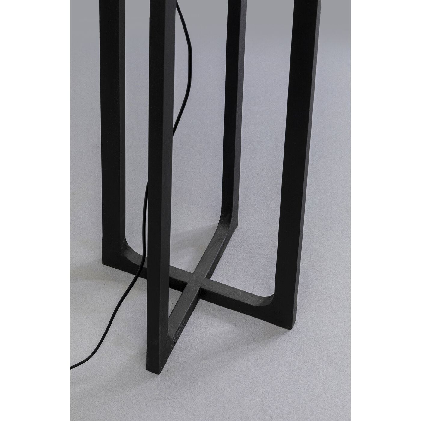 Светильник напольный Timon Black 165 см
