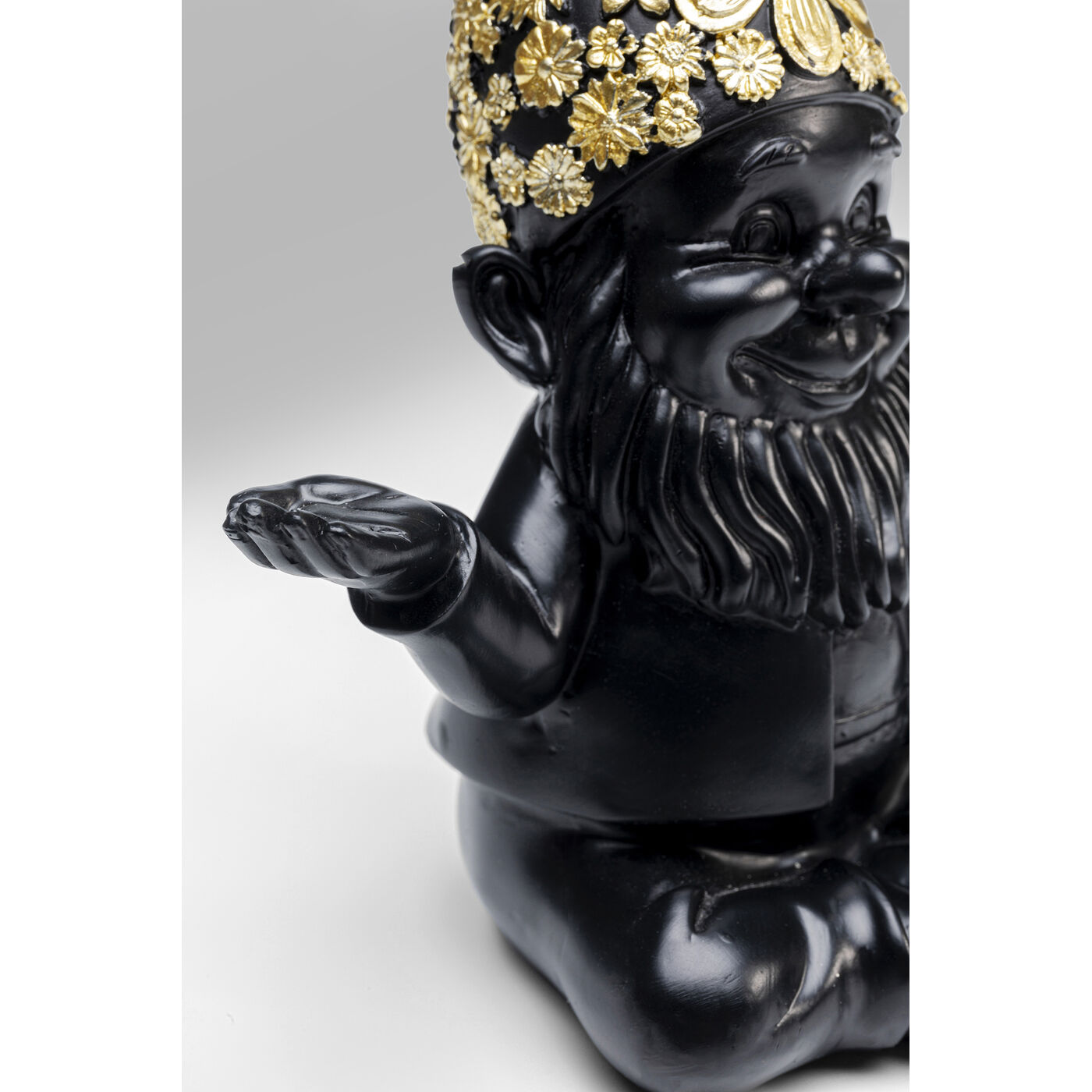 Фигура декоративная Gnome Meditation Black Gold 19 см